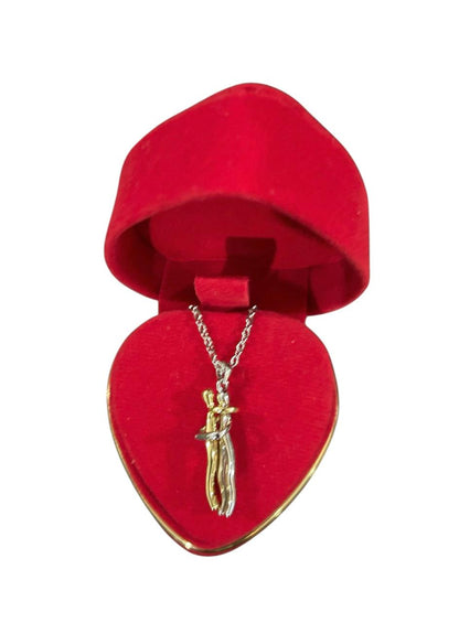 COLLAR ABRAZO ETERNO + REGALO ESPECIAL: CAJA DECORADA CON ROSAS